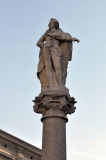 La statua di Carlo V in Piazza Unità